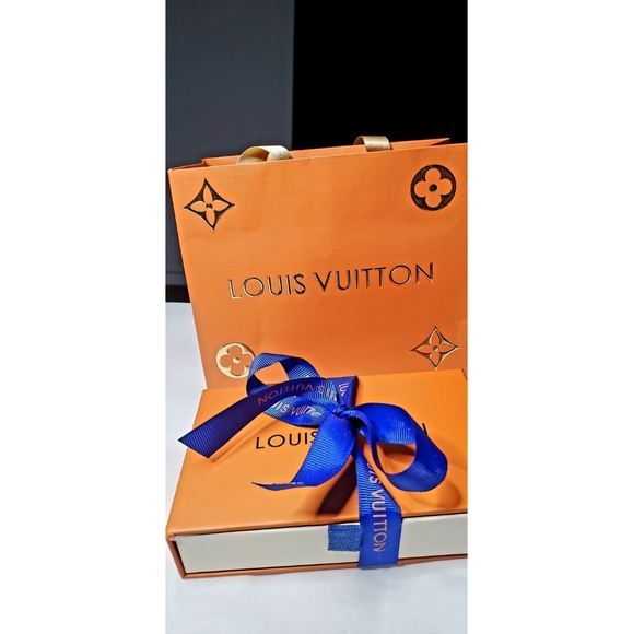 Louis Vuitton Pendant Necklace - Picture 5 of 6